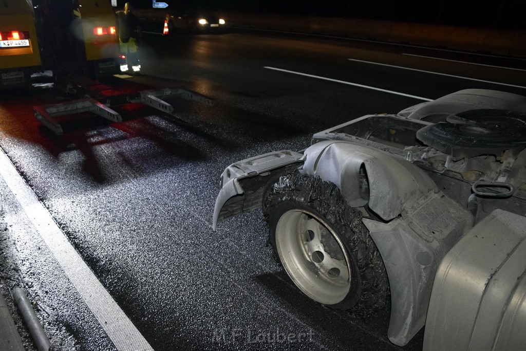 LKW Verfolgung A 3 Rich Oberhausen gestellt mit Nagelbrett Hoehe AS Koeln Dellbrueck P28.JPG - Miklos Laubert